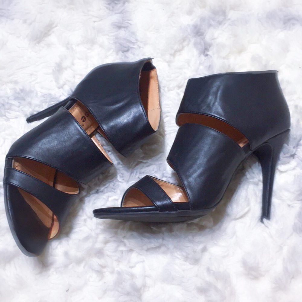 Never worn! Dollhouse 4.5in heels